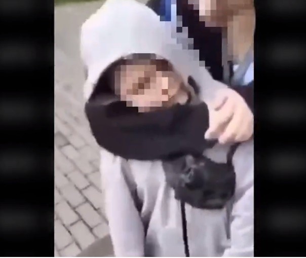 Bulwersujące zdarzenie w Chorzowie. Grupa nastolatków znęca się nad chorym chłopcem