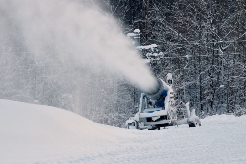 Stoki narciarskie w Świętokrzyskiem pełne śniegu. Co zrobią właściciele stacji ? Zobaczcie zdjęcia i film