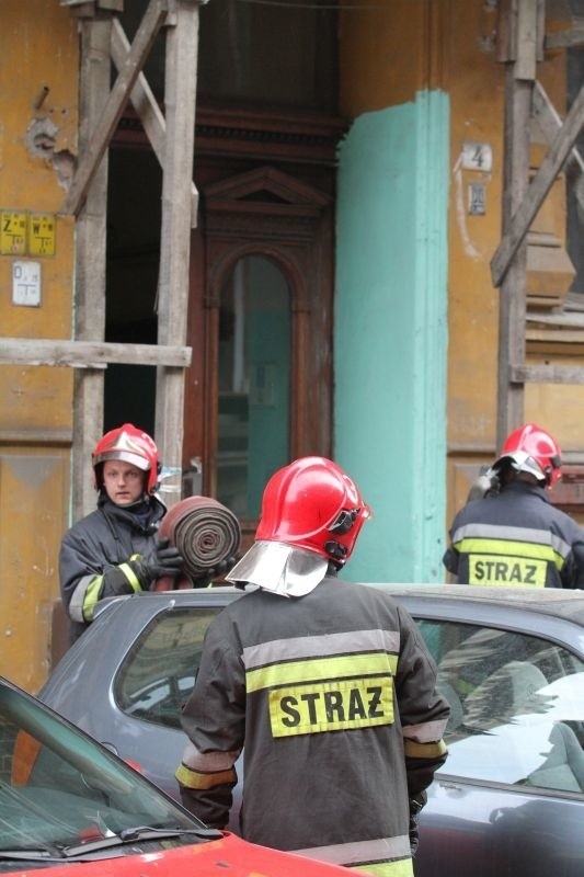 Wrocław: Pożar przy Mierniczej. Zginął niepełnosprawny 33-letni mężczyzna (ZDJĘCIA)
