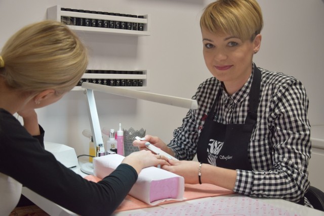 Urszula Kucharska zdobyła tytuł Mistrza Urody powiatu koneckiego w kategorii stylista paznokci