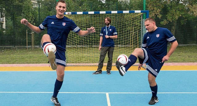 Przygodę z blind footballem podopieczni Stawarza rozpoczęli w 2008 roku, w Specjalnym Ośrodku Szkolno-Wychowawczym dla Dzieci Niewidomych i Słabowidzących przy Tynieckiej 6