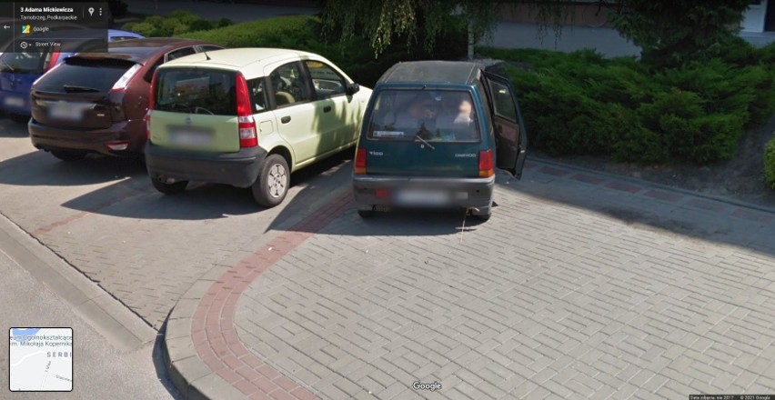 Mistrzowie parkowania w Tarnobrzegu przyłapani przez kamery Google (ZDJĘCIA)