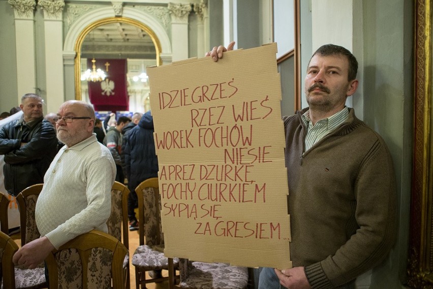 Tarnów: Awantura na spotkaniu z Grzegorzem Schetyną [ZDJĘCIA, WIDEO]