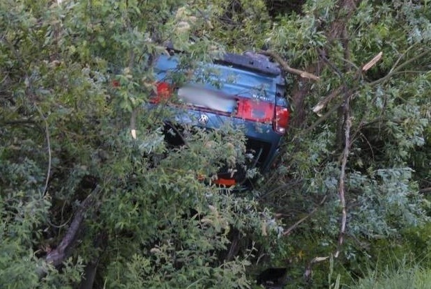 Wypadek w Łabowej. Samochód dachował na DK nr 75 [ZDJĘCIA]