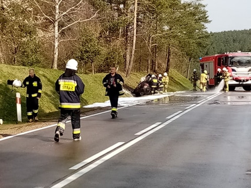 Dobrzyniewo Duże. 21-letni pijany kierowca uderzył w skarpę....