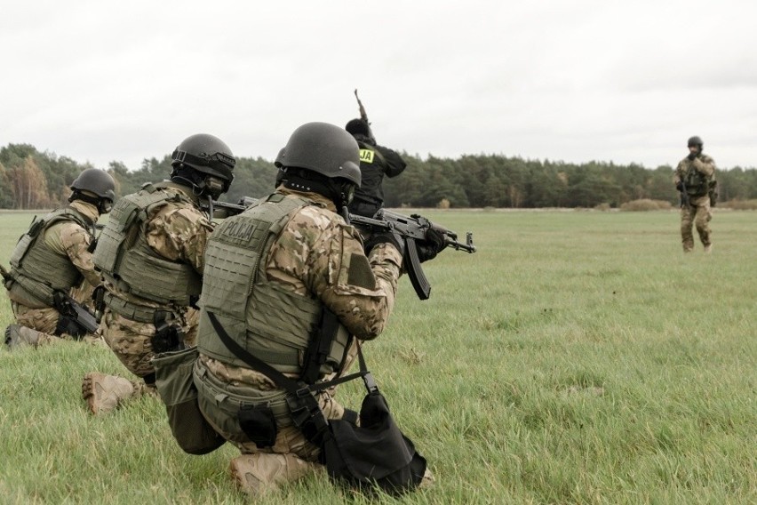 Policyjni specjalsi po szkoleniu w Słupsku. Będą służyć w Kosowie 