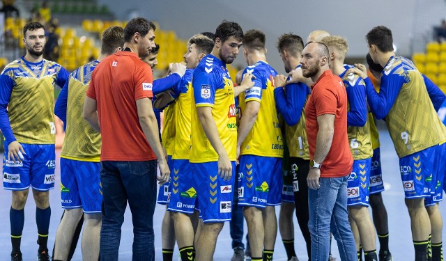 Teatr dwóch aktorów - tak można nazwać sobotnią wygraną w PGNiG Superlidze piłkarzy ręcznych Łomży Industrii Kielce (39:20). Jeden zagrał fenomenalne zawody, drugi świetne. Grę obu wyceniliśmy na 10. Zobacz oceny naszych zawodników pod kolejnymi zdjęciami.Zobacz kolejne zdjęcia. Przesuwaj zdjęcia w prawo - naciśnij strzałkę lub przycisk NASTĘPNE 