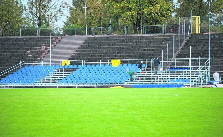 Piłkarze ocenili murawy w II lidze. Boisko w Koszalinie na szarym końcu
