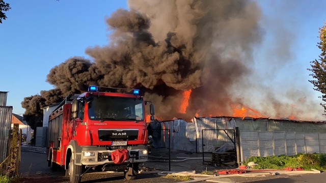 Pożar fabryki w miejscowości Łąkie