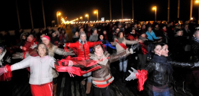 Sopot 2013. Kobiety tańcem protestują przeciwko przemocy wobec kobiet