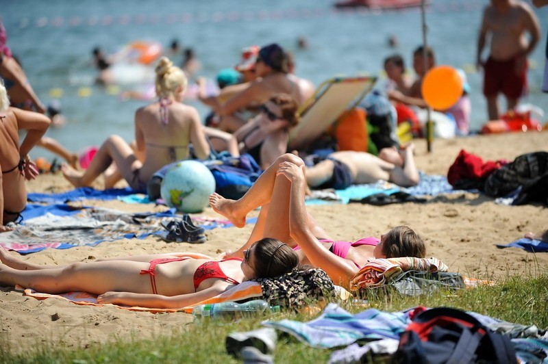 Plaża Dojlidy przyciągnęła tłumy. To najtańszy sposób na...