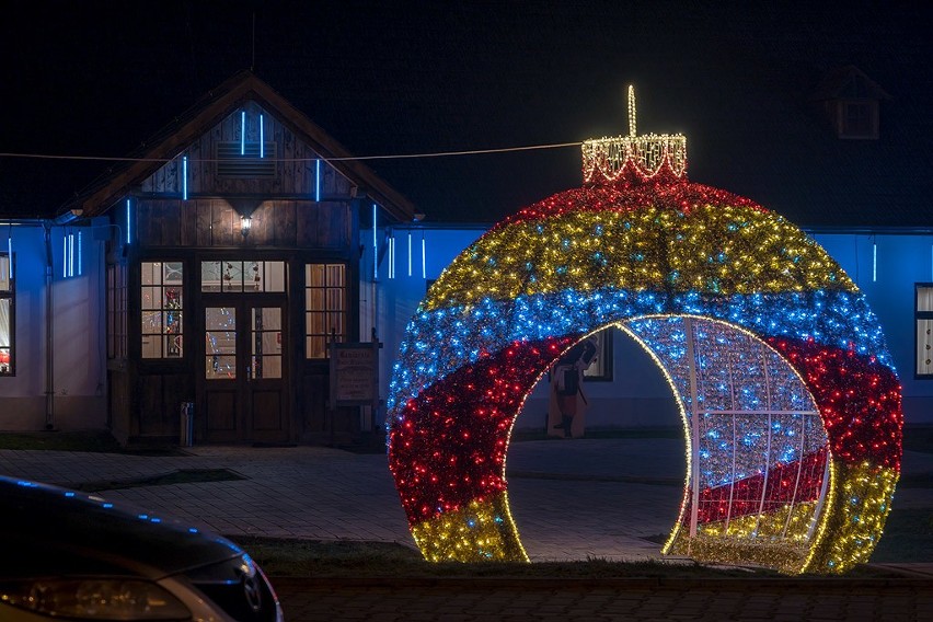 Centrum Muszyny rozświetlone świąteczną iluminacją