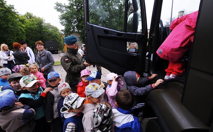 Dzień z życia żołnierza, wizyta w koszarach