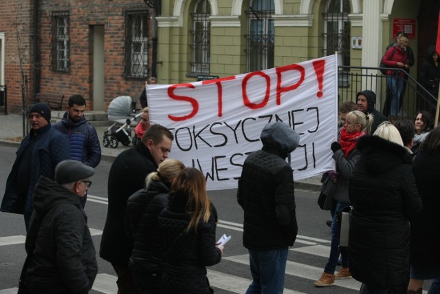 10 listopada mieszkańcy okolic Środy Śląskiej protestowali przeciw budowie zakładu Lufthansy