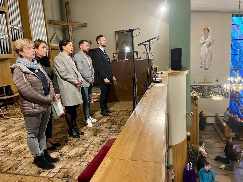 Msza święta Wieczerzy Pańskiej w parafii Chrystusa Króla w Kielcach. Po niej przeniesiono Najświętszy Sakrament do Ciemnicy