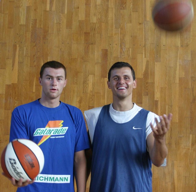 Karol Szpyrka (z lewej) i Łukasz Pacocha to zawodnicy, którzy mają w najbliższym sezonie spełniać w Resovii role playmakerów.