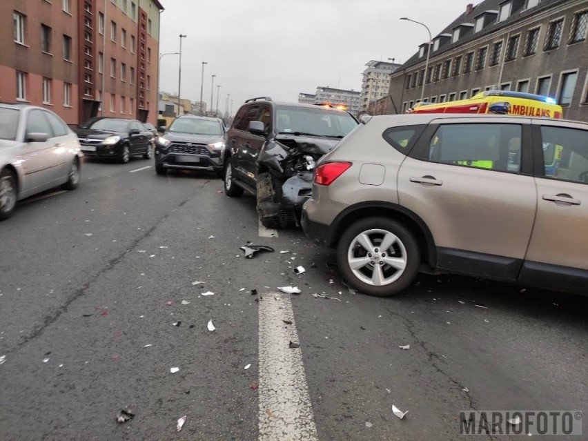 Na ulicy Nysy Łużyckiej w Opolu zderzyły się dwa samochody