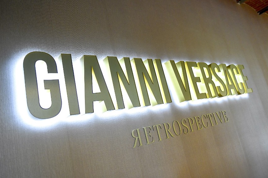 Spektakularny wernisaż Gianniego Versace! Wśród gości dawno niewidziany Tomasz Jacyków! Gdzie można obejrzeć wystawę?