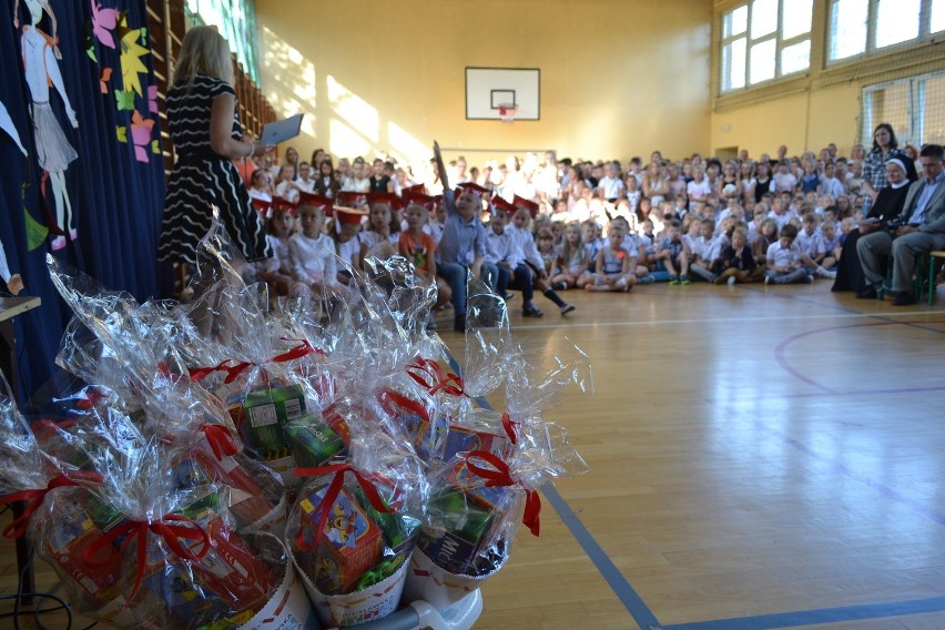 W wodzisławskiej SP 3 nowy rok szkolny powitało ponad 300...