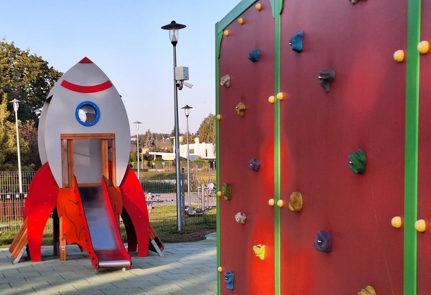 Nowy miejski plac zabaw w Siemiatyczach rośnie w oczach. Przewidziano także coś dla dorosłych