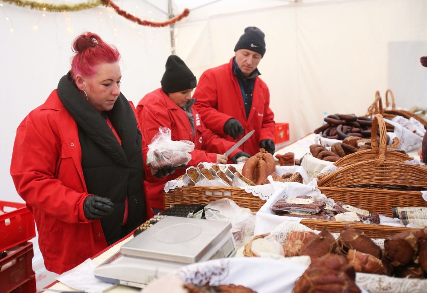 Jarmark Świąteczny w Sosnowcu odbywa się na ulicy...