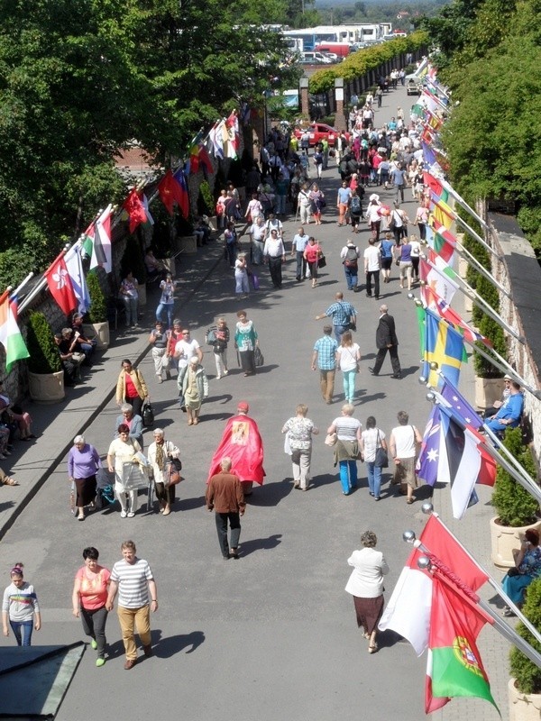 Pielgrzymka Radia Maryja: Słuchacze Radia Maryja przybyli na...