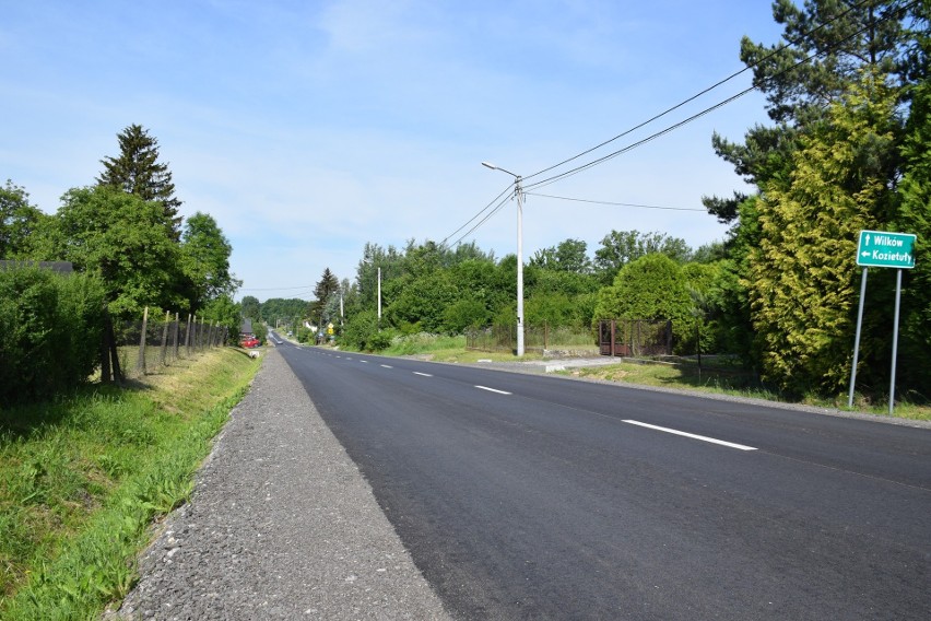 Przebudowa i prace nad drogami powiatowymi w Błędowie zakończone. Zobaczcie zdjęcia