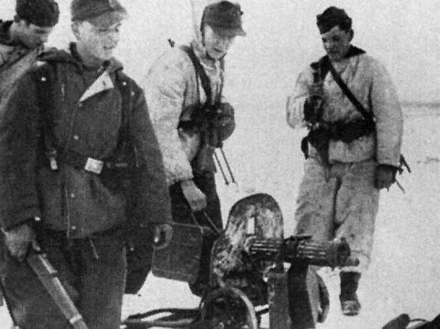 Niemieccy obrońcy Grudziądza przy ciężkim karabinie maszynowym