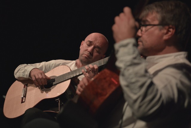 Jesienny przeciąg gitarowy. Krzysztof Pełech i Robert Horna zagrali w Słupsku.