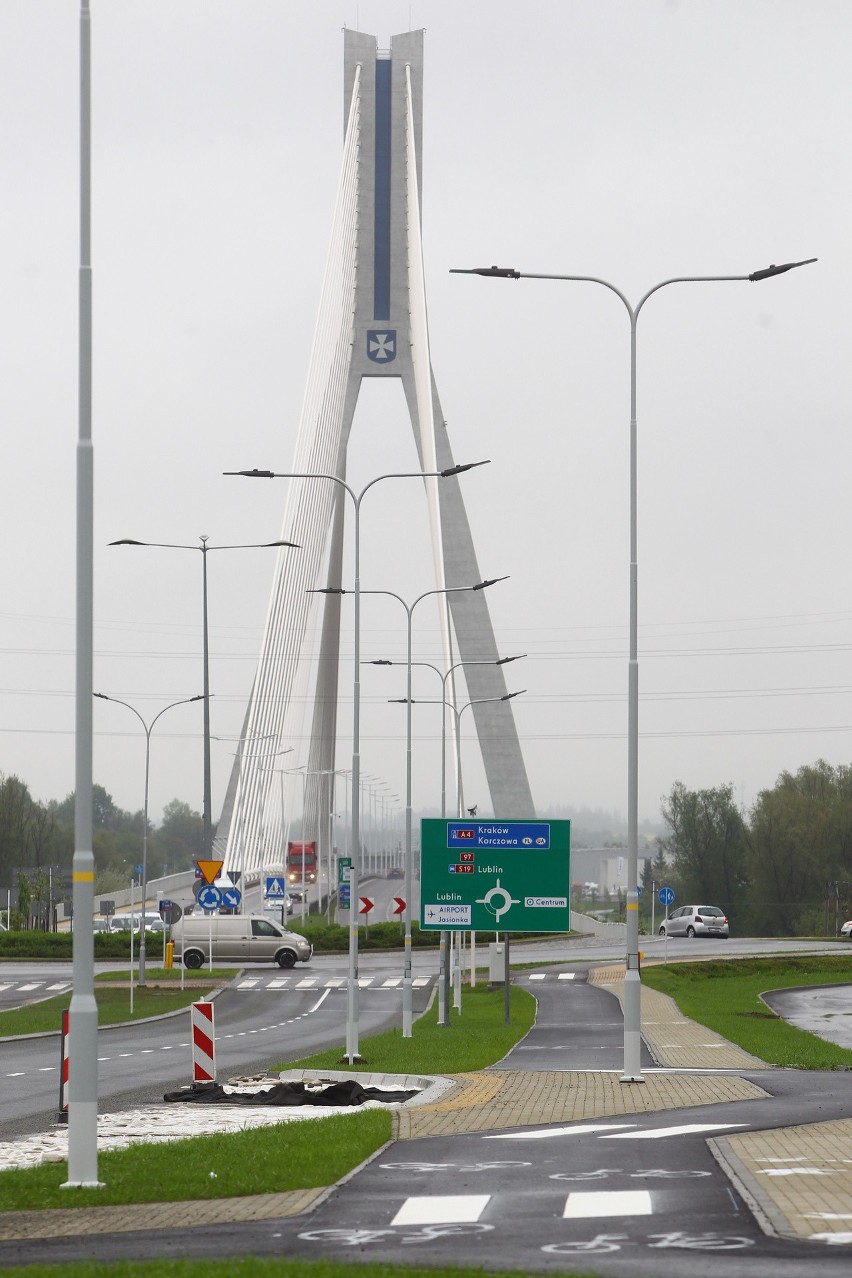 Połączenie Lubelskiej z Warszawską w Rzeszowie. Nowym łącznikiem pojedziemy jeszcze w maju. Zobacz zdjęcia