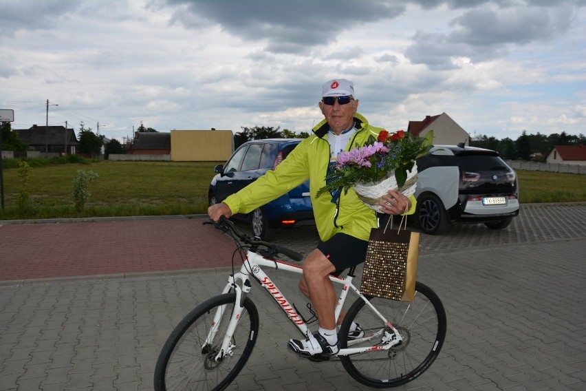 Były znany kolarz, a obecnie ceniony trener Jan Baćkowski...