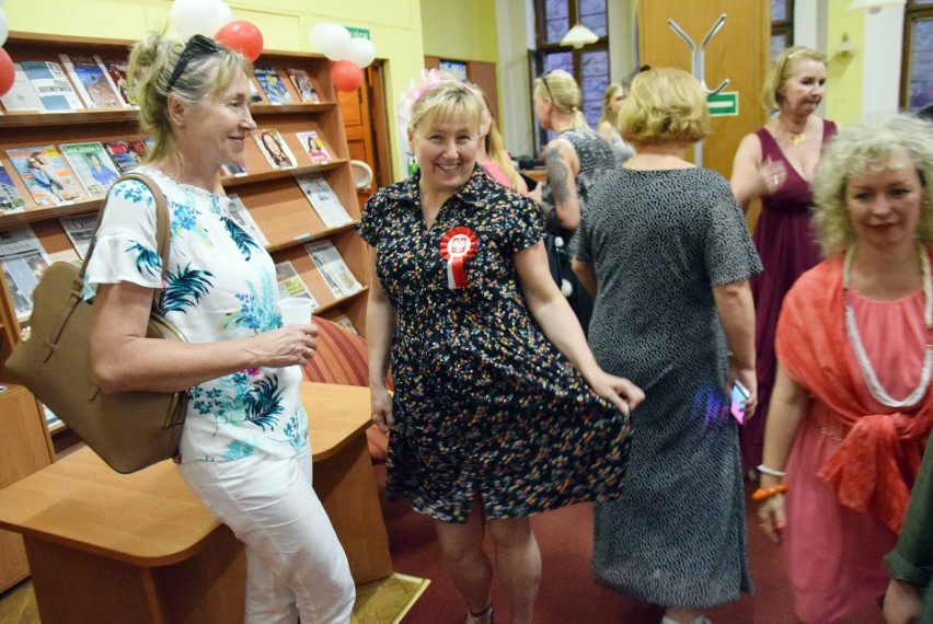 Noc bibliotek w Stargardzie. Mieszkańcy chętnie odwiedzali Książnicę Stargardzką i świetnie się tam bawili 