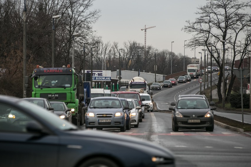 Przedświąteczne zakupy sparaliżowały miasto. Kraków w korkach [ZDJĘCIA]