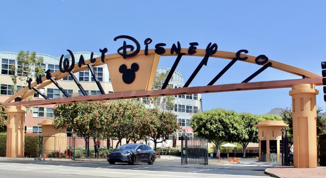 Ogłoszona przez Disneya redukcja etatów podzielona została na kilka etapów.