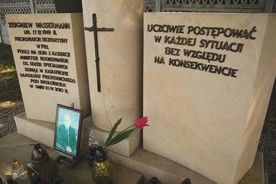 Pomnik Zbigniewa Wassermanna na cmentarzu na Bielanach Fot. Stanisław Rozpędzik/PAP