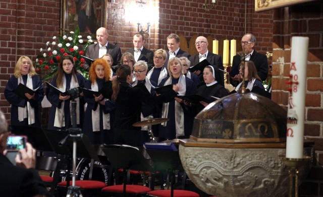 Koncert odbył się w grudziądzkiej Bazylice. Dla mieszkańców wystąpiły 4 chóry: Chór Echo – dyr. Jerzy Cieślak,Chór G-Singers – dyr. Aleksandra Drozdecka, Chór Contrapunkt – dyr. Katarzyna Grohs, Chór Tibi Mariae – dyr. Małgorzata Gołuńska oraz Grudziądzka Orkiestra Dęta pod przewodnictwem kapelmistrza Krzysztofa Borowca.