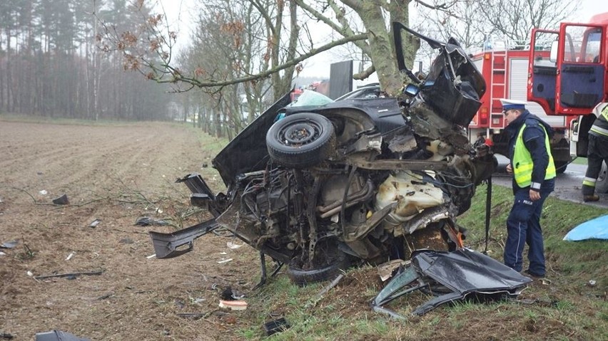 Makabryczny wypadek BMW. Kierowca oszukał przeznaczenie (ZDJĘCIA)
