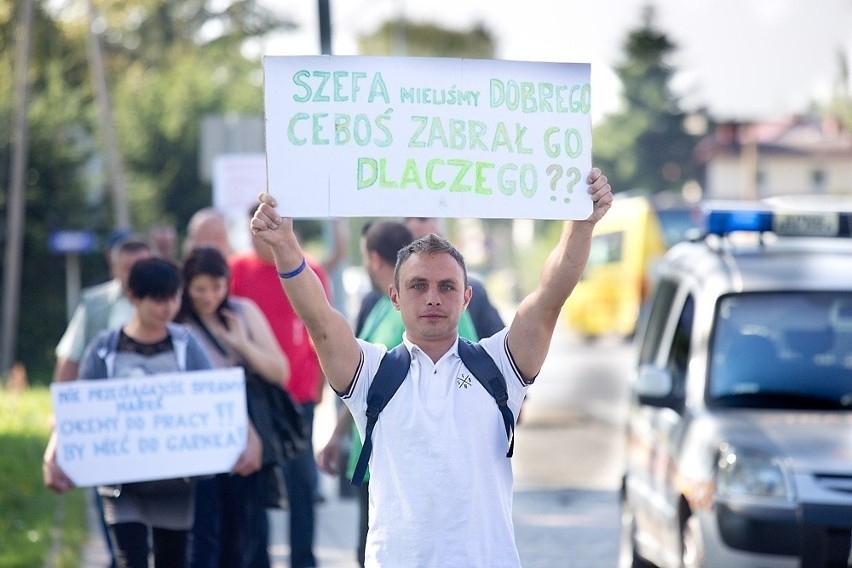 Pikieta pracowników Marka M. przed słupską prokuraturą w...