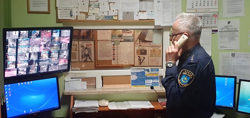 W komendzie Straży Miejskiej w Tarnobrzegu działa punkt informacyjny dla obywateli Ukrainy i niosących im pomoc mieszkańców