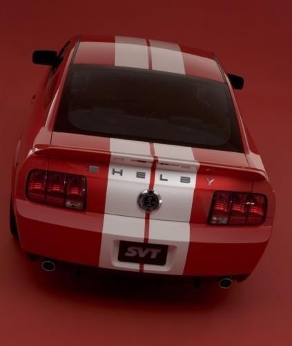 Fot. Ford: Forda Shelby Cobra GT500 napędza turbodoładowany...