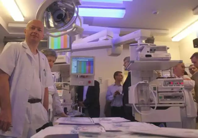Multimedialną, najnowocześniejszą w Polsce salę operacyjną otwarto w klinice ginekologii. - Skorzystają na tym przede wszystkim pacjentki - mówi doktor Paweł Knapp.