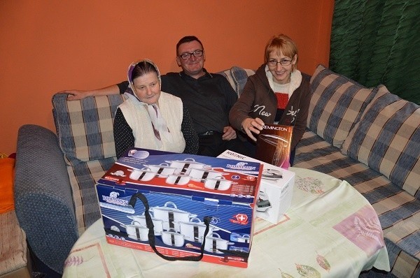 Anna Olchawa (z prawej) wraz z mężem i mamą nie kryją...