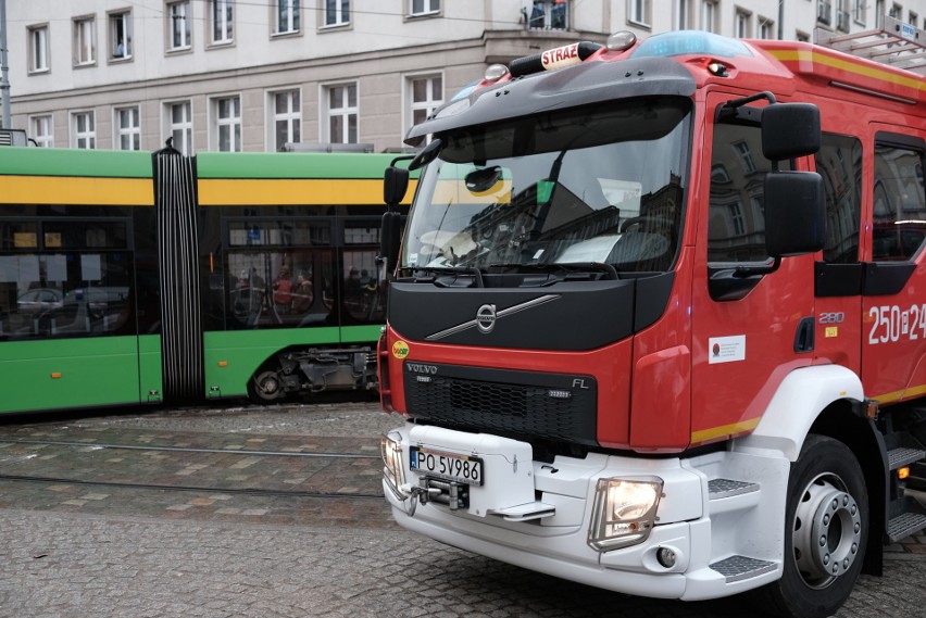 Marcinkowskiego: Groźny wypadek w centrum. Tramwaj wbił się...