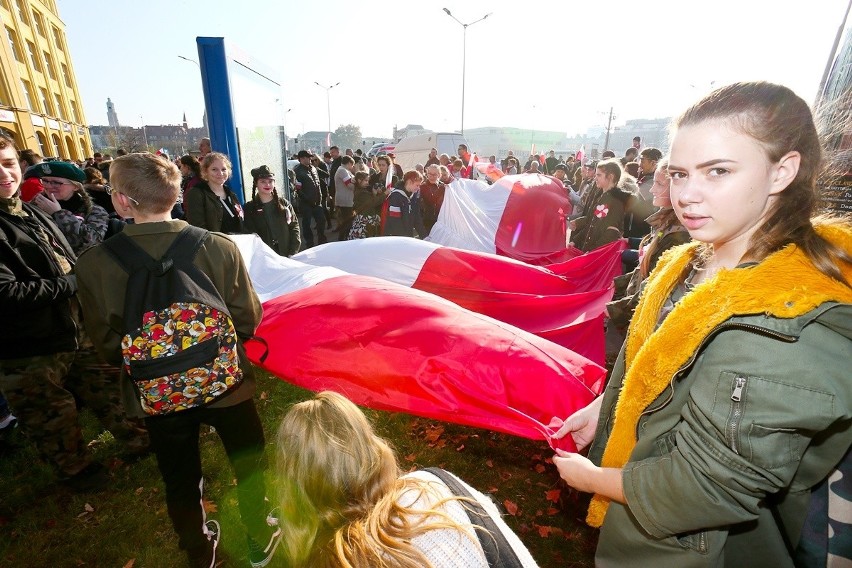 Radosna Parada Niepodległości przeszła przez Wrocław [ZDJĘCIA]