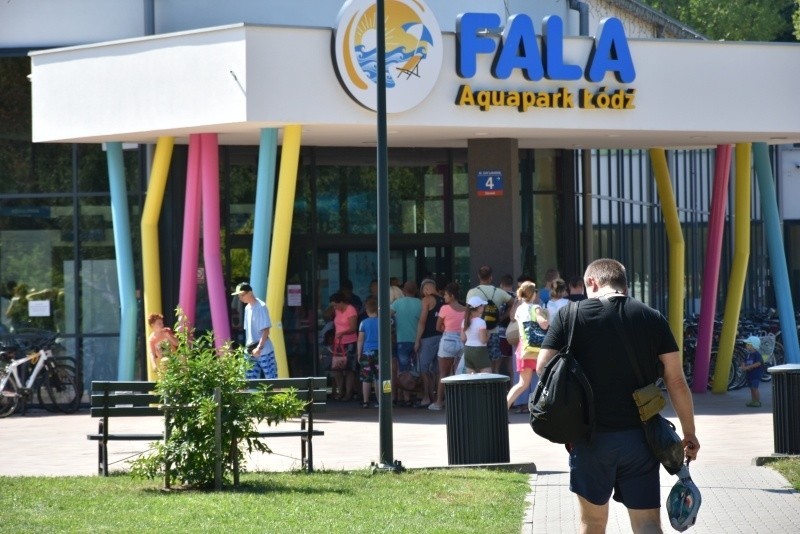 Aquapark Fala był w sobotę oblężony. Kolejka do kas ciągnęła...