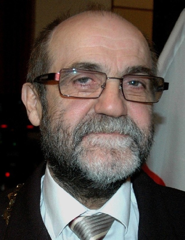 Przewodniczący rady gminy Zygmunt Mleczak jest emerytowanym nauczycielem.