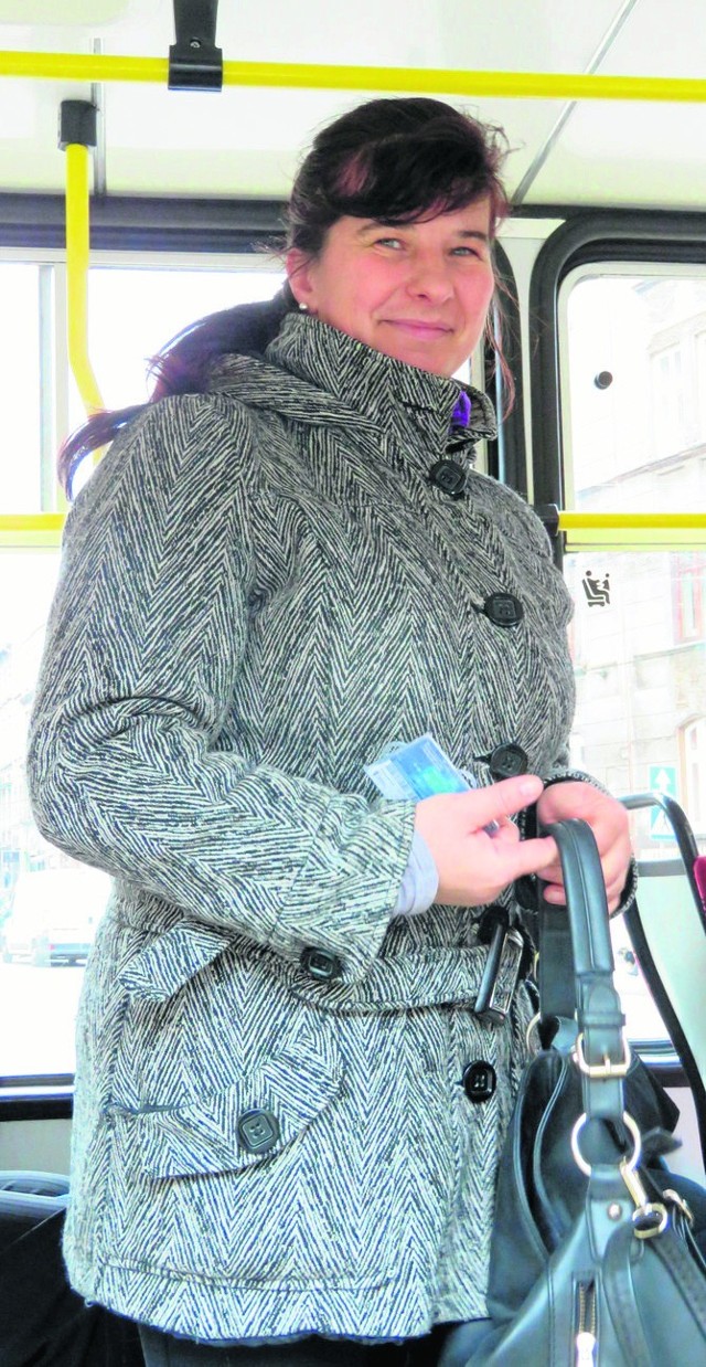 Katarzyna Jantos z Radzionkowa korzysta ze ŚKUP codziennie, jeżdżąc do pracy. Kupuje bilet autobusowo-tramwajowy