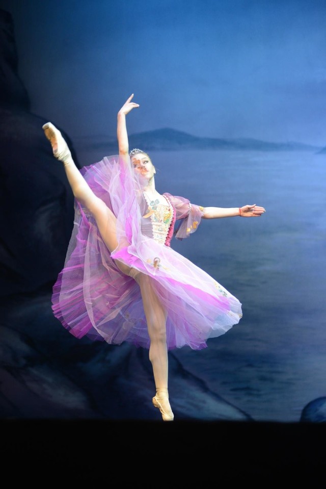 Z okazji jubileuszu 30-lecia istnienia tancerze Moscow City Balet na scenie CKK Jordanki zaprezentują balet romantyczny pt. „Giselle”. Na zdjęciu MCB podczas "Jeziora Łabędziego" .