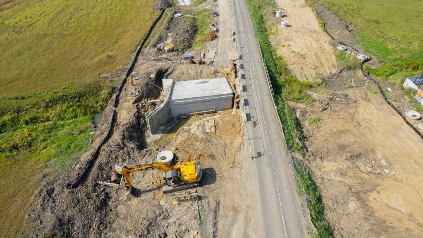 Trwa rozbudowa drogi krajowej nr 28 Przemyśl - Medyka. Postęp prac przekroczył 40 procent [ZDJĘCIA]