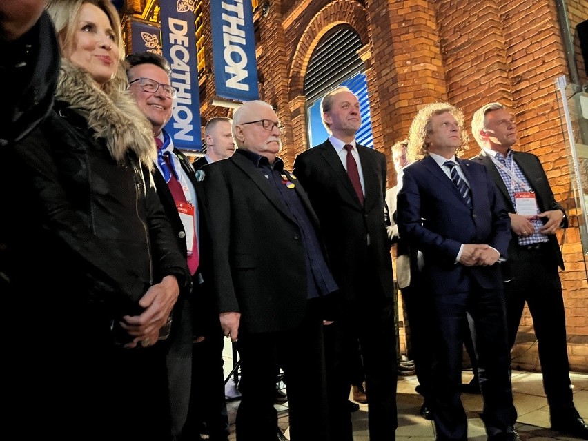 Z lewej strony Lecha Wałęsy Anna Midera, prezes łódzkiego...